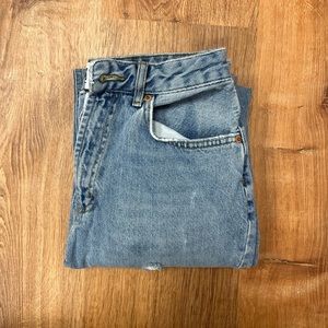 UO BDG Mom High Rise Jean
Size 27
🖤🖤